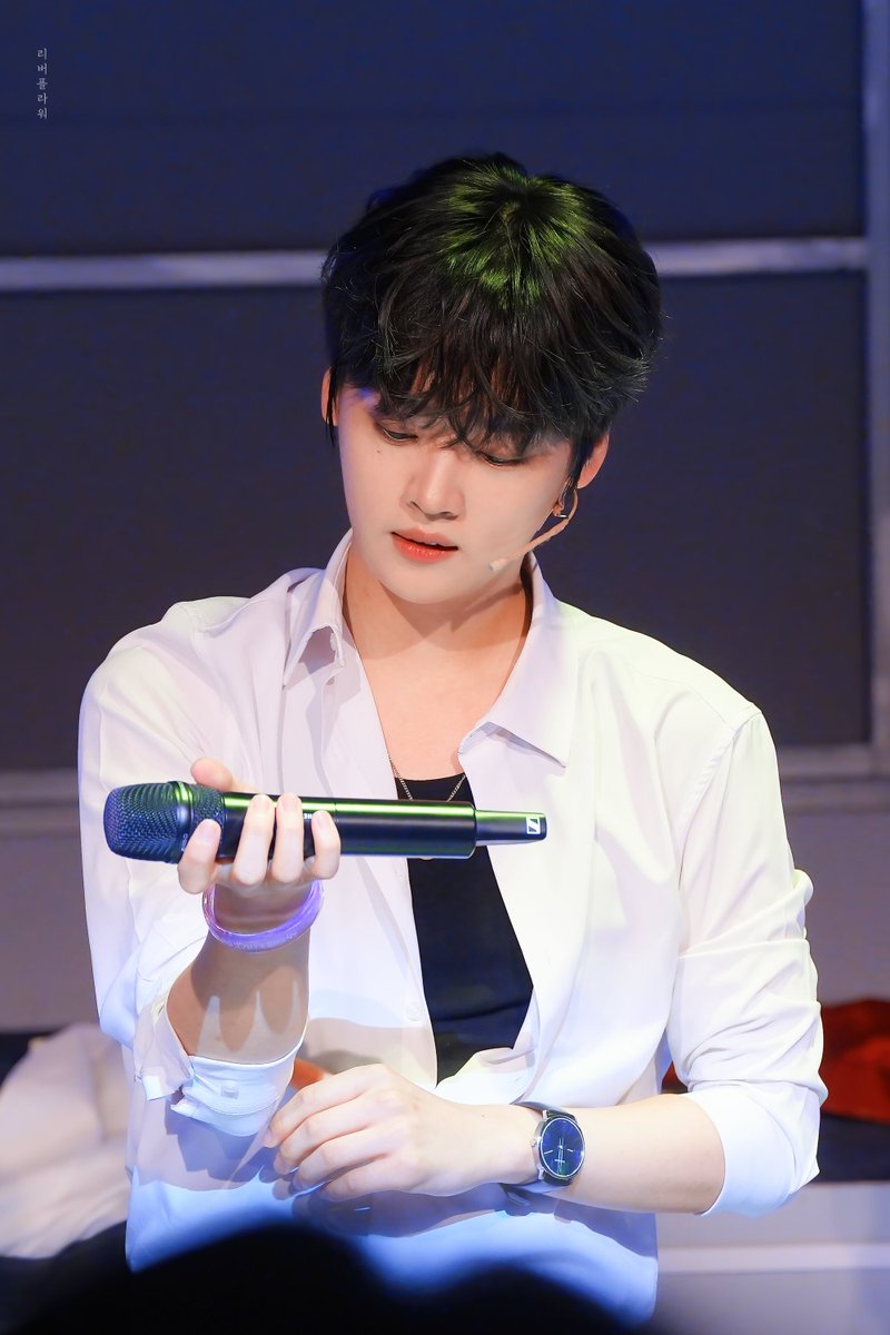 riverflower1201's tweet photo. 260725 뮤지컬 6시퇴근 커튼콜
#위아이 #WEi #강석화 #KANGSEOKHWA https://t.co/a6cnmNrFBp
