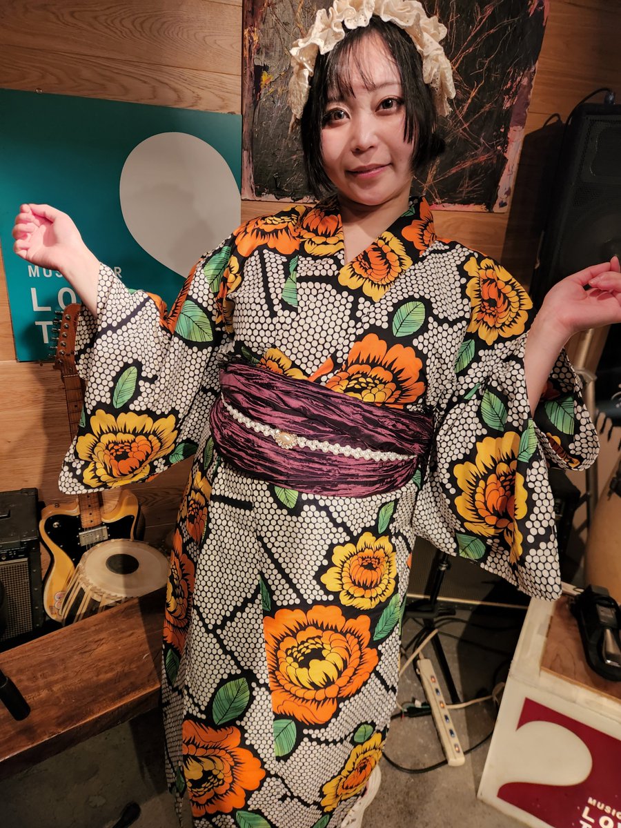 MKYoriental25's tweet photo. 今日も真白ゆうちゃんとはるさめ桃花ちゃんいるのでSBQアイドル部ライブ後のバーイベに間に合いました🍸️
今日は浴衣姿可愛い真白ゆうちゃんと袴の可愛い桃花ちゃん💓 https://t.co/jt9mCAtzA8