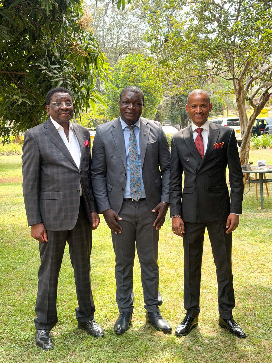 orengo_james's tweet photo. A busy day of non stop consultations!

Karibu Wakili Otieno Obiero (Rangwe MP aspirant) and our members from Karachuonyo and Kisumu joining the movement.

Nyanza is WANTAM! https://t.co/UPW0DurFmB