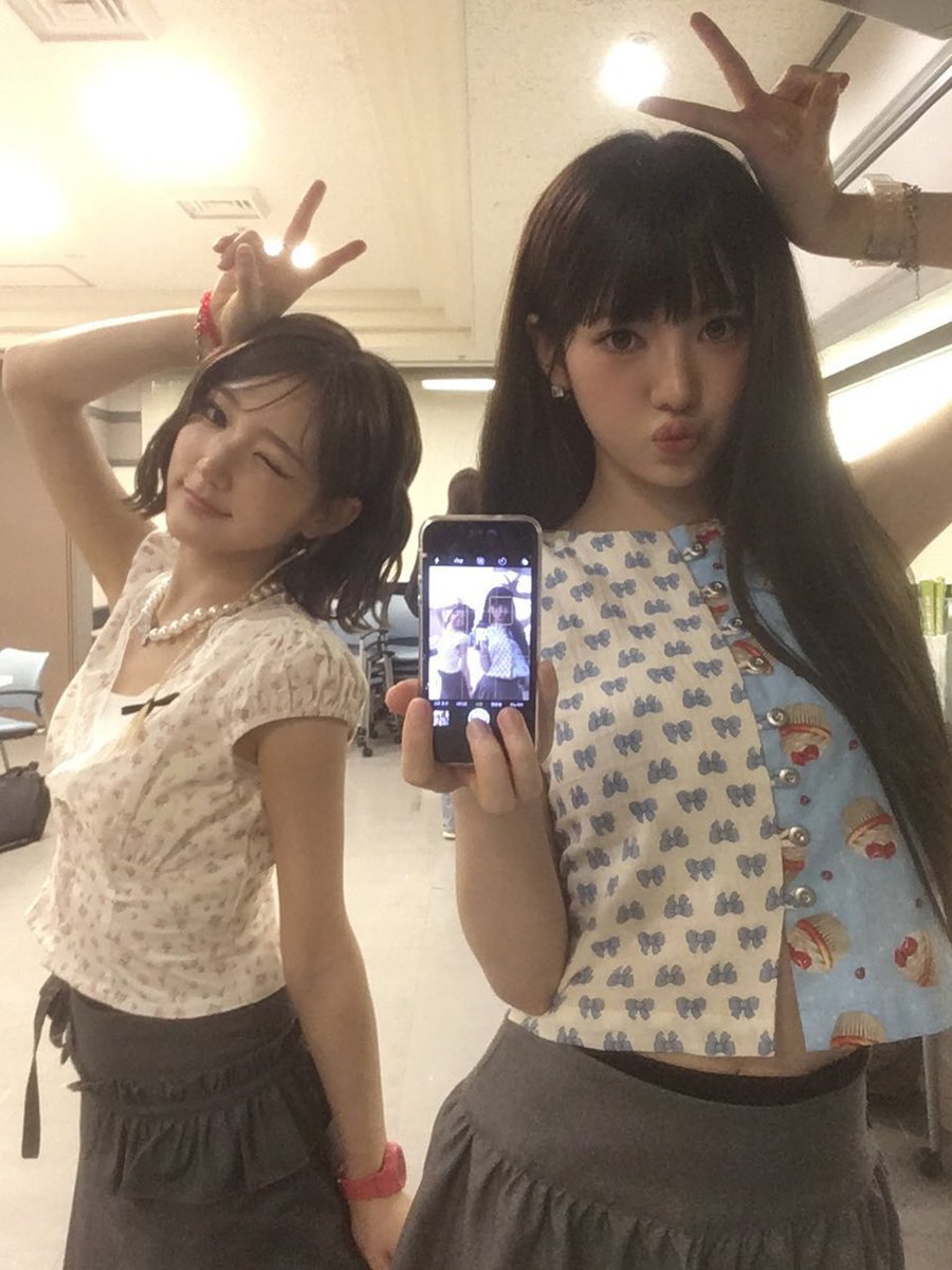 Lceesui's tweet photo. a tiny mirror momentㅤ⊹  ꒱ㅤ ㅤ https://t.co/CVBDLp7QNV