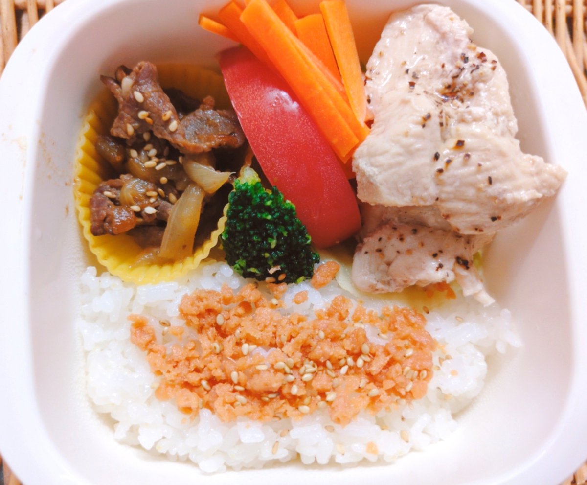YucaIcloud's tweet photo. パンとご飯、やっぱりどっちも好き。
#お弁当 https://t.co/NydLeKc8YH