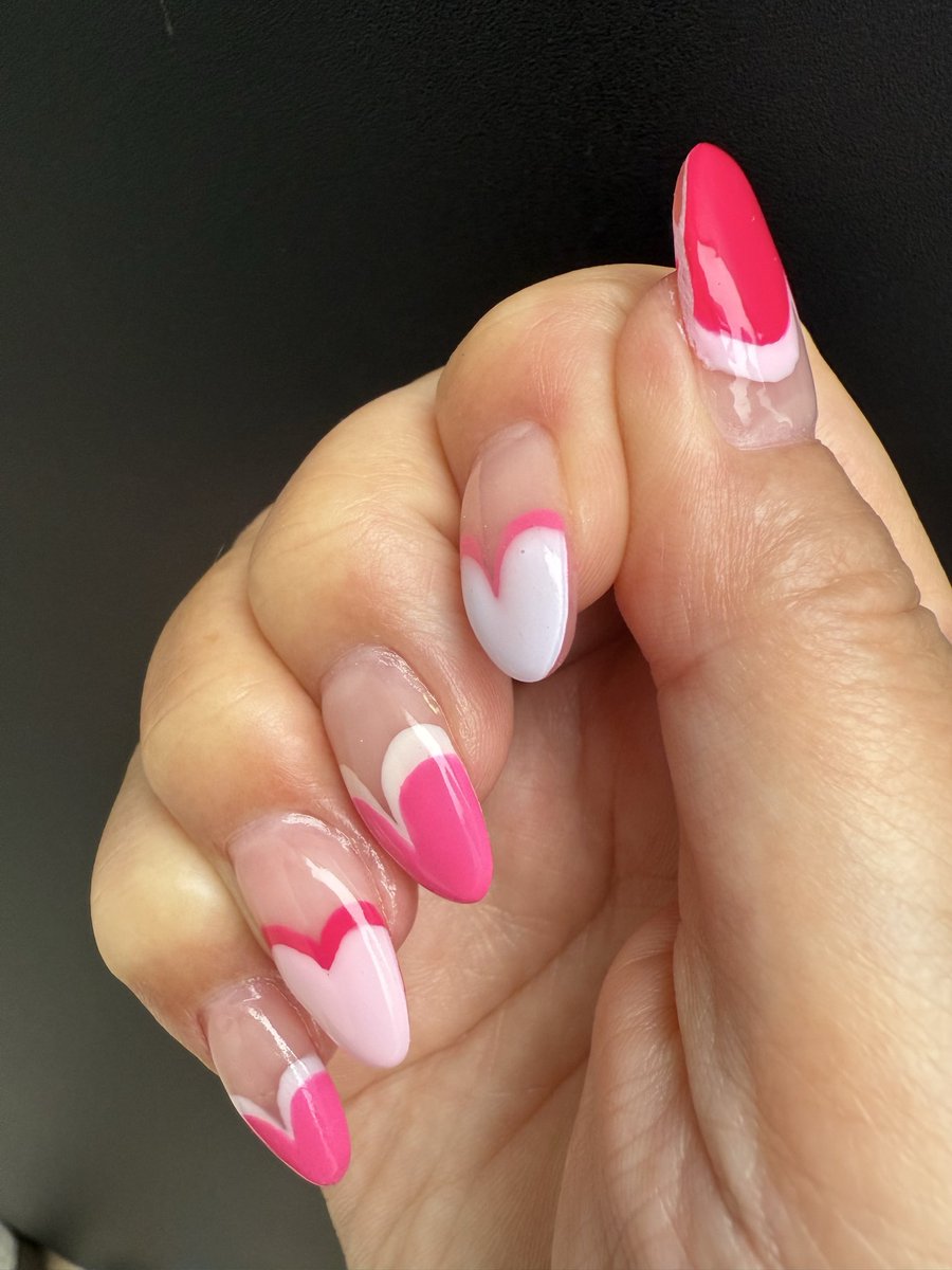HAKAIooooO_'s tweet photo. ネイルしに吉祥寺へ💅
前から一度やってみたかったデザインをお願いしたら、思った以上に可愛くして下さってとても嬉しい😃
8月はこのネイルで乗り切る〜！ https://t.co/TPoZUiR1du
