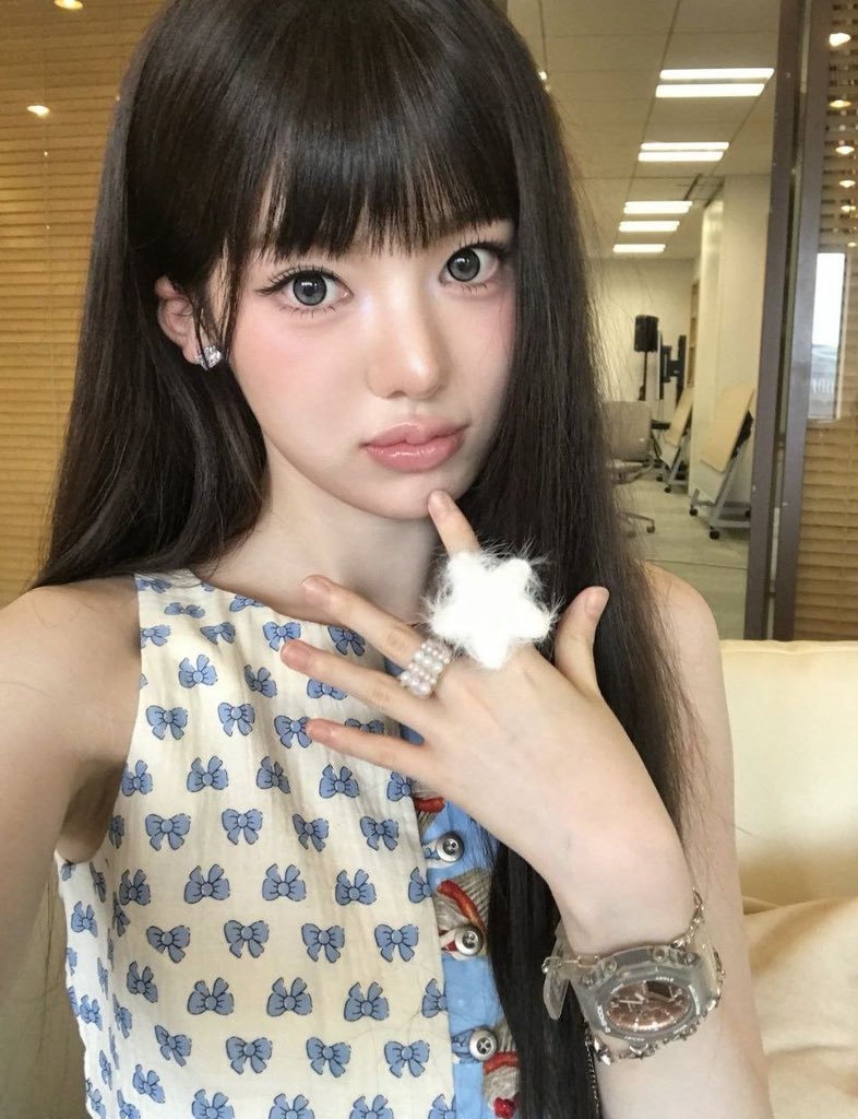 Lceesui's tweet photo. my fluffy flower ring grazed my chin, and all at once i felt like the gentlest little character in an illustrated tale. maybe we're just soft doodles that accidentally came to life. https://t.co/D8Tz8Fs00c