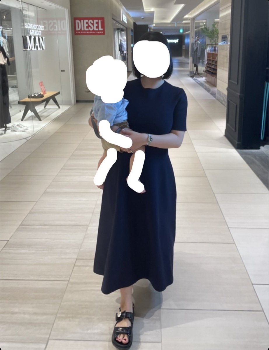 maru_mama26's tweet photo. ついに産後1年で−20kg達成😆✨

荒地の魔女から人間の姿に...！

本当によく頑張った私🙂‍↕️
ただ妊娠で+25kgだから後5kgなんだけど、この5kgがなかなか落ちない。

お腹も出たまま、腰の浮き輪肉もできたまま、妊娠前より今のほうが落ちにくい気がする。どうすればいいんだろ🤣
#BeforeAfter https://t.co/s6wLQxmWbU