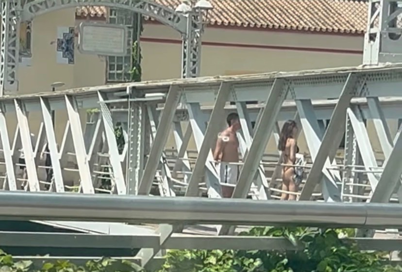 PaulaLatorres1's tweet photo. Si eres malagueño… multazo! Para el resto la ciudad sin ley! @malaga @vecinosmalaga @malagaparavivir @LavecinalMalaga @MalasLenguas_Tv @sextaNoticias @telediario_tve @opiniondemalaga @_ElObservador_ https://t.co/axWmXWUuta