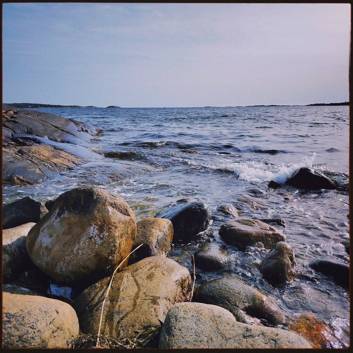 anthonyhunter69's tweet photo. Lovely day by the #sea 🙂
#skyline #hmdskyline @Nokia @NokiaMobile @HMDdevices #shotonhmd #shotonskyline #nature @teampureview @NokiamobBlog #nokia #photography #phoneography #panoramamode #shotonnokia #nokiamobile #oldroll #oldrollcamera #oldrollapp https://t.co/MfpjQkV52T