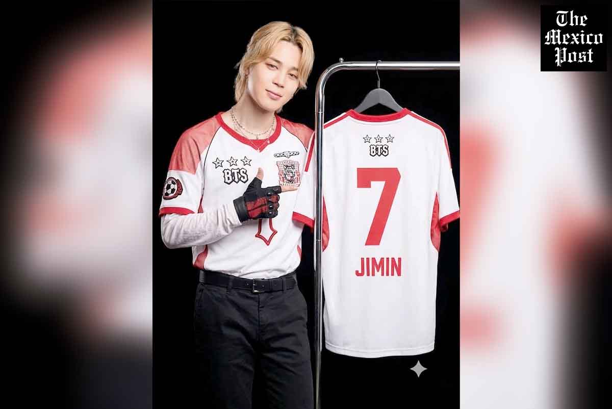 MexicoPost's tweet photo. #Jimin le gana la #batalla a #Messi fuera de la #cancha; su #camiseta logra #CifraMillonaria en #subasta

La prenda usada por el #cantante #surcoreano en el #ShowDeMedioTiempo se convirtió en la pieza más cotizada de una #SubastaBenéfica.
https://t.co/ingVVTmUJf https://t.co/LwPKIxueBN