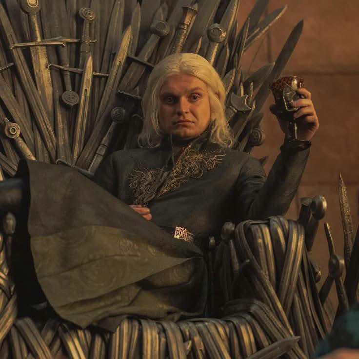 belikegift6's tweet photo. I’m not supporting the guy, but at least the throne’s never rejected him… #hotd https://t.co/98U5hqZtZ6