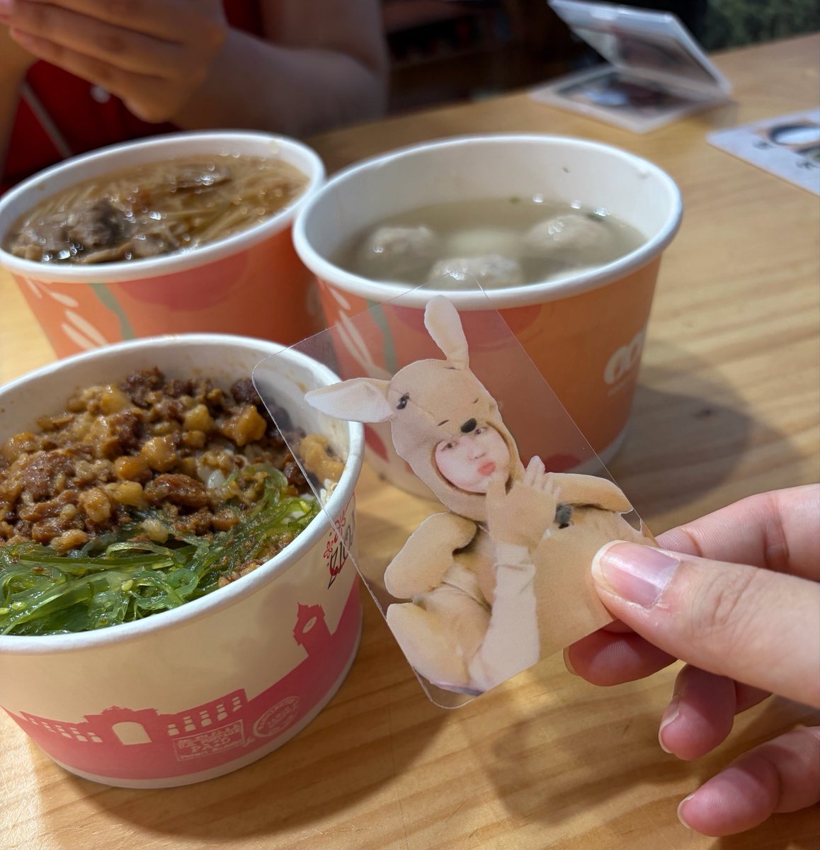 hanihao0407's tweet photo. 帰国しました♡まずはメボコン完走おめでとう。兵役前ドギョムを見れる最後の機会。健康で帰ってきてくれますように。台北は食いしん坊な🦘ちゃんを連れて台湾グルメ食べてきた💕 https://t.co/24tBwVgQ6G