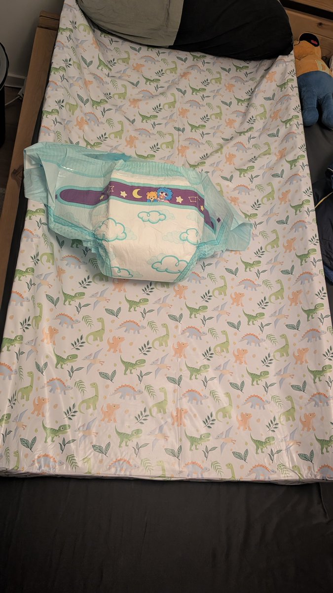 thediaperdaddy1's tweet photo. Had the pleasure to lay on the changing mat from Kiddo aka @DiaperMinister. The price is high but the feeling is amazing even for the tall and big kids. https://t.co/hJ0ssZylj3