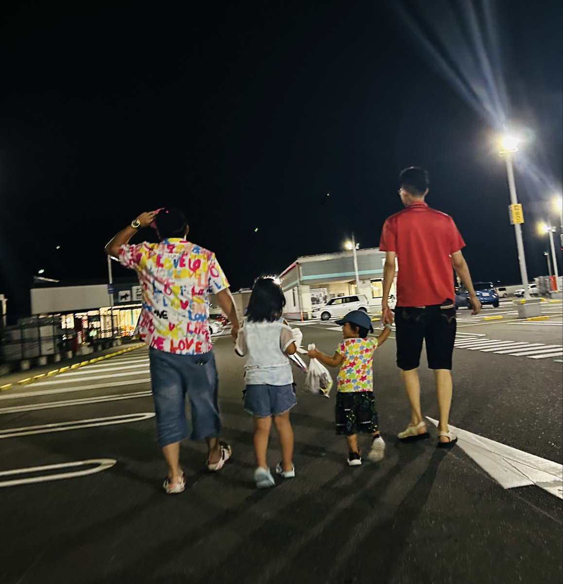 aRaLe_1210's tweet photo. はるばるなんか急に来たんだけど…🙄

相変わらずでかいヤツでした🥹

子供達も大喜びでした(  ¯꒳​¯ )ᐝ

_

それと…いい報告も聞けました！笑
みんなに教えちゃおーっと🤭笑 https://t.co/pFnZ529ckH