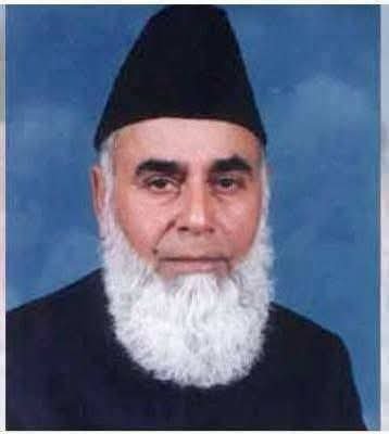 MaidahMuhammad's tweet photo. تصویر میں نظر آنے والا بزرگ عطا تارڑ کا باپ جسٹس رفیق تارڑ ہے،
ساتھ والی تصویر رفیق تارڑ کا سیکرٹری امانت علی کی ہے اور نیچے والی تصویر عطا تارڑ کی ہے،
عطا تارڑ اپنے باپ کے بجائے اس کے سیکرٹری پر گئے ہیں،
کیا یہ اتفاق ہے یا خادثہ فیصلہ آپ لوگ کیجئے۔۔۔۔ https://t.co/8q8jieiCiU