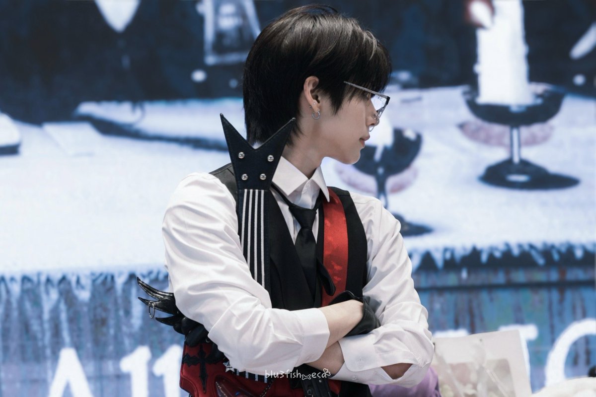 운 tweet media
