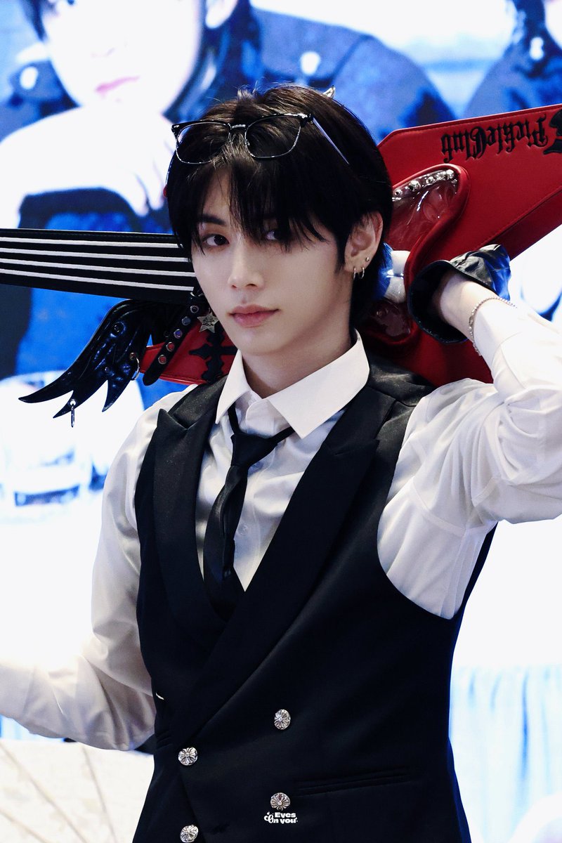 운 tweet media