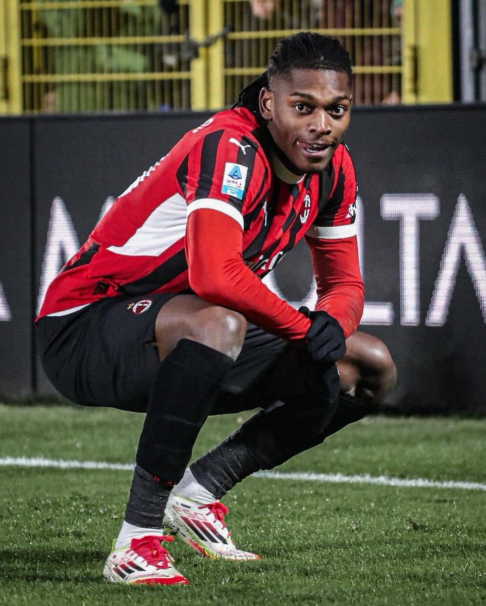 ajansfenercom's tweet photo. SON DAKİKA | Fabrizio Romano: 

“Milan’ın Rafael Leao'yu satması gerekiyor. Milan bunun için çalışıyor!” https://t.co/15hIFLq9HG