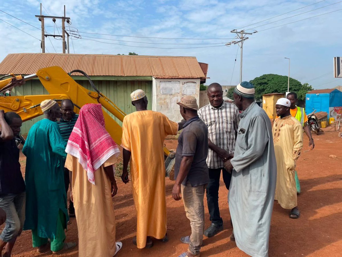 LukmanA444's tweet photo. A new chapter of progress begins for the Kanvilli community.
Thank you, Hon @HonSuhuyini, for making this possible.
#KanvilliInnerRoads
#TamaleNorth
#HonSuhuyini
#PossibleTogether https://t.co/ybEkmqz3JY
