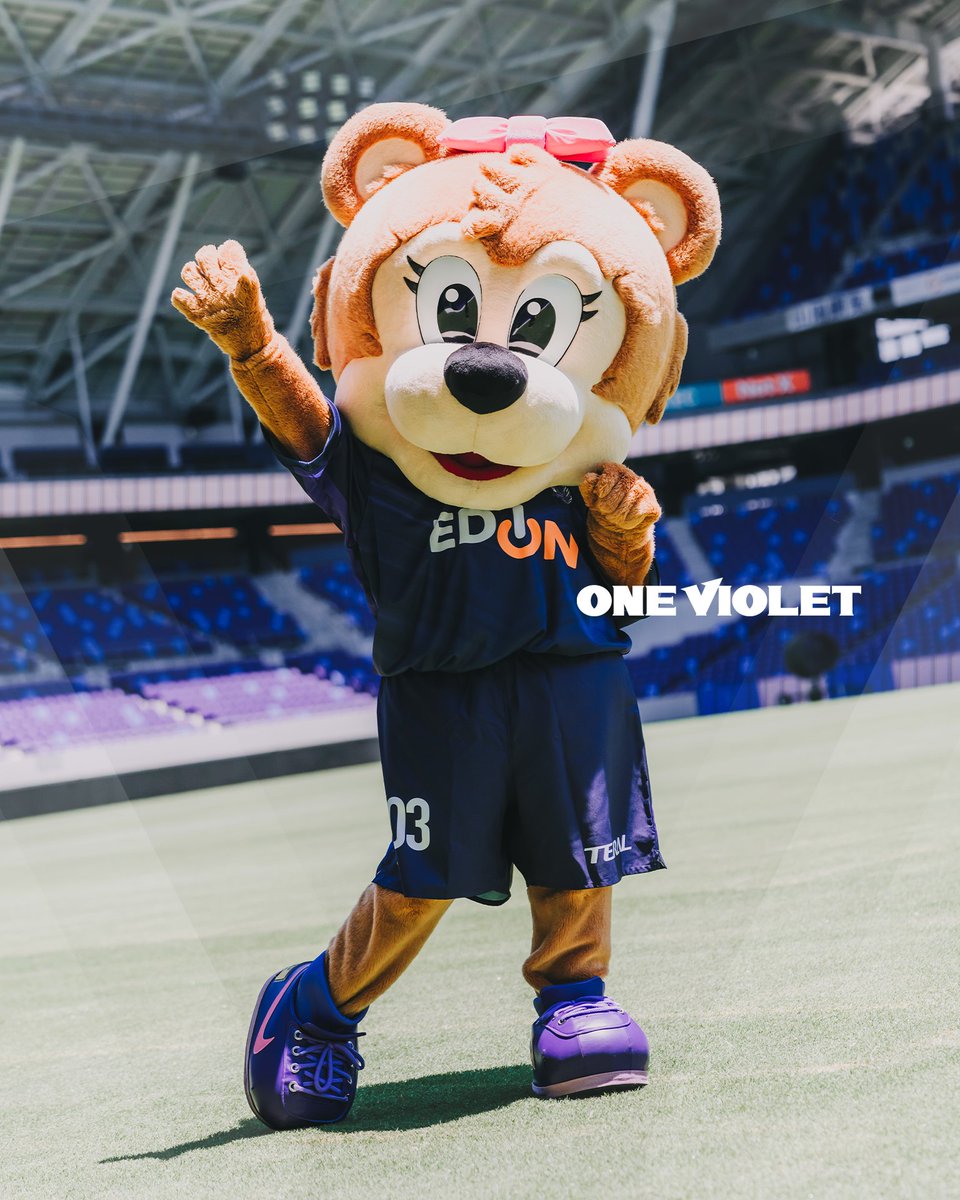 sanfrecceREGINA's tweet photo. 𝐅𝐑𝐄𝐂𝐂𝐄 𝐢𝐧 𝐎𝐍𝐄 𝐕𝐈𝐎𝐋𝐄𝐓🐻💜
今季もサンチェ・フレッチェと共に。
#サンフレッチェ広島レジーナ #ONEVIOLET https://t.co/S3mLffPjb1