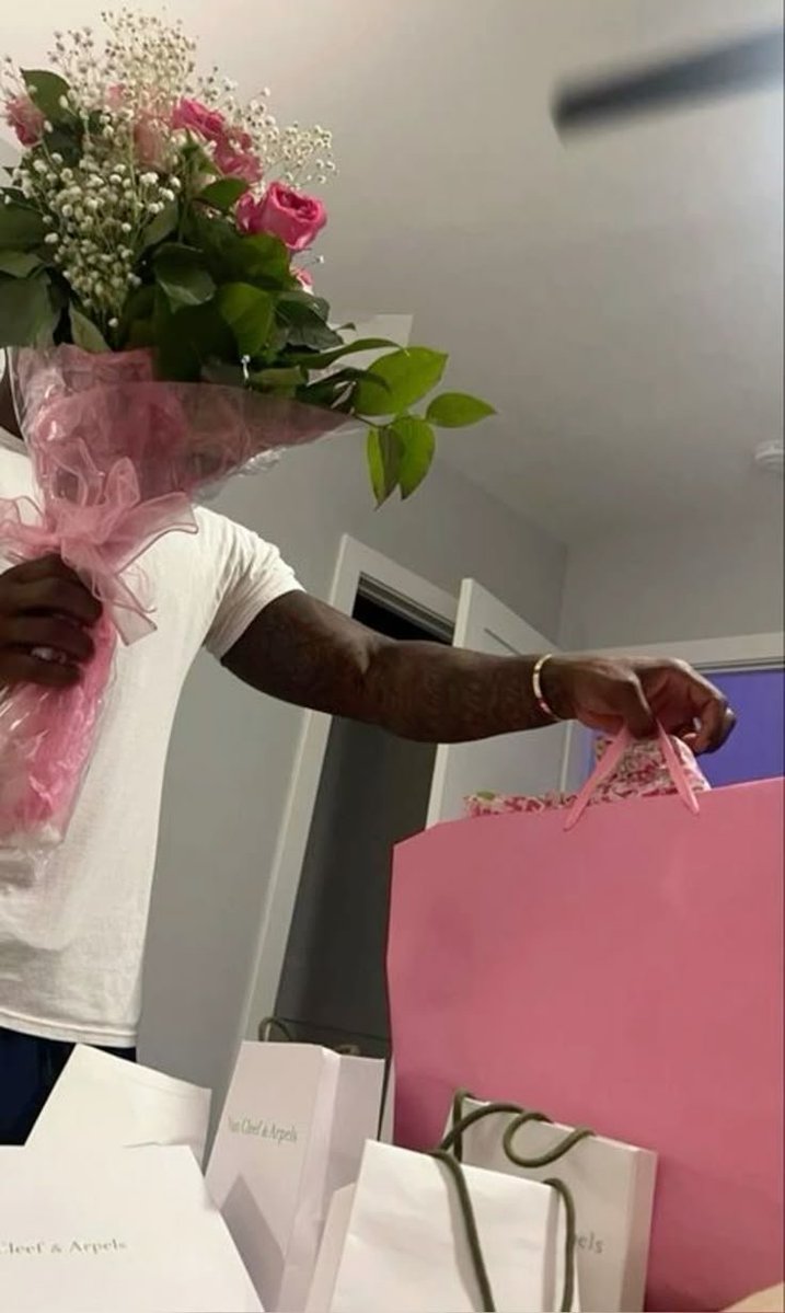 Ifanyima's tweet photo. Normalize starting over and letting  someone love you the right way. 🥹❤️ https://t.co/WhSKccEF9H