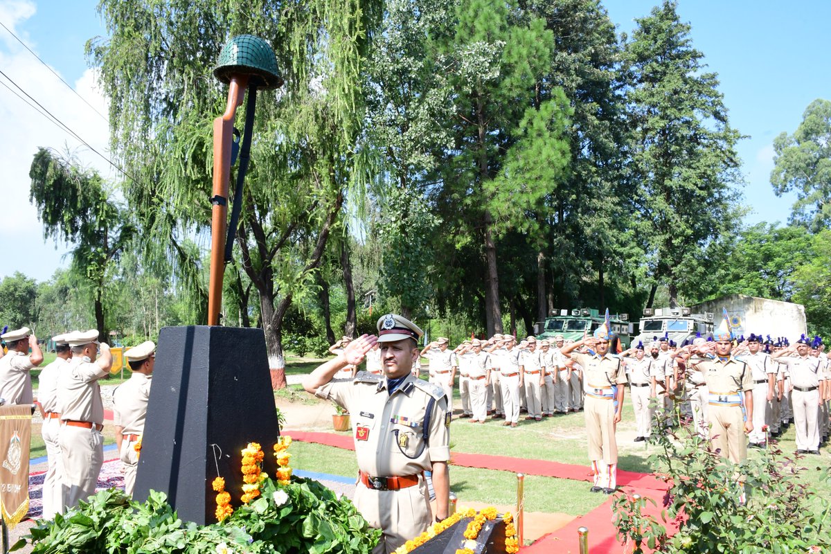 72Crpf's tweet photo. #CRPF88 A Legacy of Service &amp; Loyalty
On the occasion of the CRPF 88th Raising Day, martyrs were honoured &amp; A Rose Garden dedicated to Martyr Ct/Gd Ved Prakash was opened in the presence of his family members by Sh.Naresh kumar DIGP and heartfelt tributes were paid.@crpfindia https://t.co/dM73IL8BOT