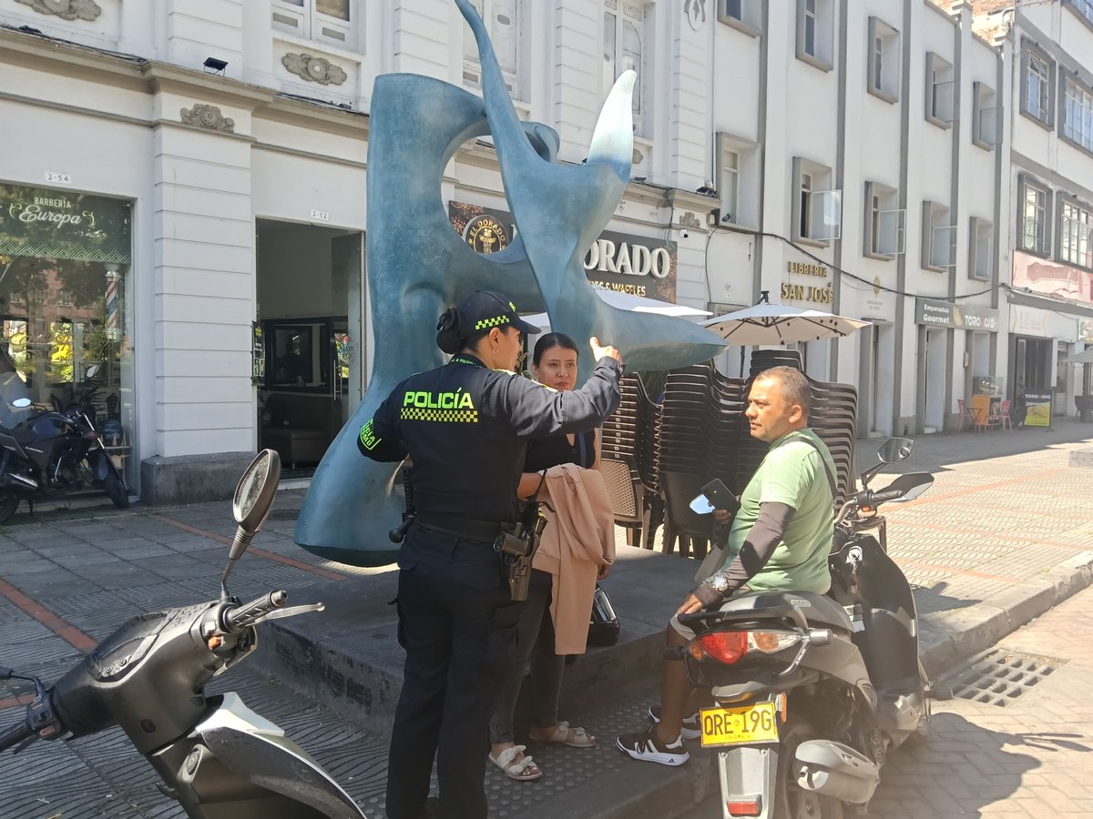 ProteccionPonal's tweet photo. Reforzamos las acciones de prevención en #Ibagué mediante jornadas de sensibilización que promueven el respeto, la conservación y el sentido de pertenencia hacia los bienes patrimoniales de la Ciudad Musical👏💚.
#TurismoSeguro https://t.co/yylctBbruf