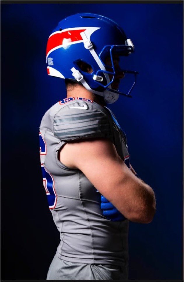 KevHarlanEffect's tweet photo. Bills may legitimately have the worst alternate uniform in football right now. 

Absolutely putrid. 🤢 https://t.co/XJMYzWFqWR