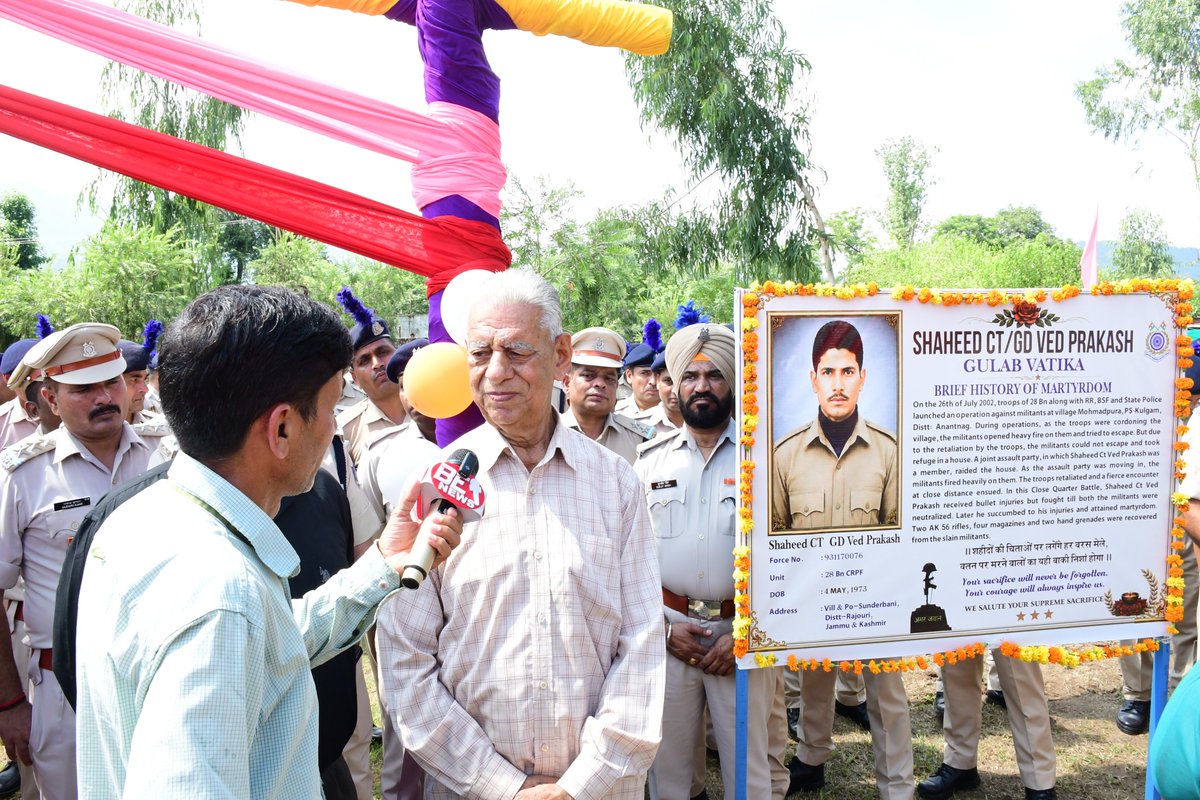 72Crpf's tweet photo. #CRPF88 A Legacy of Service &amp; Loyalty
On the occasion of the CRPF 88th Raising Day, martyrs were honoured &amp; A Rose Garden dedicated to Martyr Ct/Gd Ved Prakash was opened in the presence of his family members by Sh.Naresh kumar DIGP and heartfelt tributes were paid.@crpfindia https://t.co/dM73IL8BOT