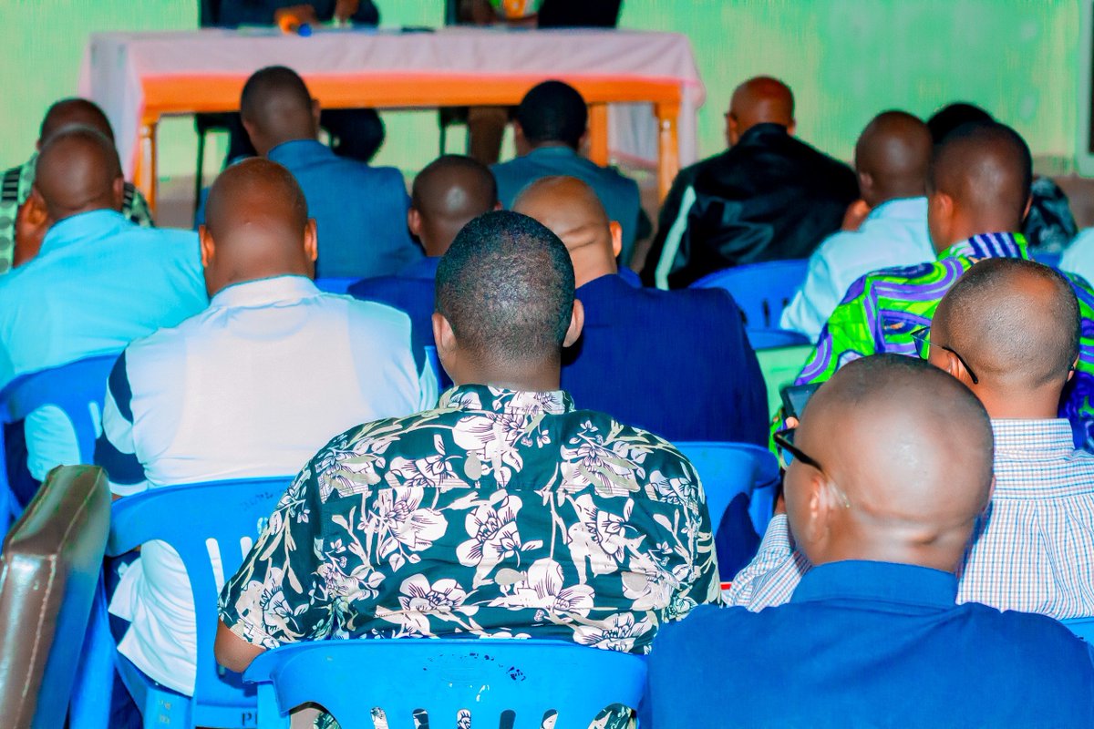 PButanyerera's tweet photo. 2/4 Les échanges ont porté sur les stratégies visant à accroître les recettes fiscales, indispensables au financement des priorités du Gouvernement du #Burundi( @BurundiGov), ainsi que sur la gestion rigoureuse, efficace et transparente des dépenses publiques. #Butanyerera https://t.co/J7vWAvW4LL