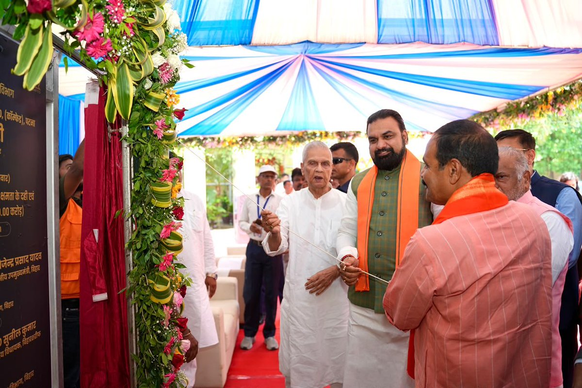 officecmbihar's tweet photo. माननीय मुख्यमंत्री श्री सम्राट चौधरी जी ने आज नालंदा स्थित बिहारशरीफ डेयरी परियोजना परिसर में 20 मीट्रिक टन प्रतिदिन क्षमता वाले दही एवं लस्सी प्लांट, COMFED द्वारा संचालित HPCL पेट्रोल पंप तथा सुधा कैफेटेरिया का शिलान्यास किया। https://t.co/zyChgQpjmh