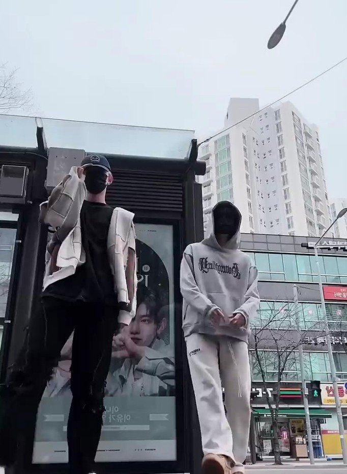dancingrosins's tweet photo. posing in front of a rainbow love sign
buying a perfume that only had 2000 bottles made with all the proceeds going to lgbtq organisations
dancing in front of a "love is love" haobin sign

sung hanbin you're the most precious❤️ gay and proudd!!🏳️‍🌈 https://t.co/H7wsZ16PJu