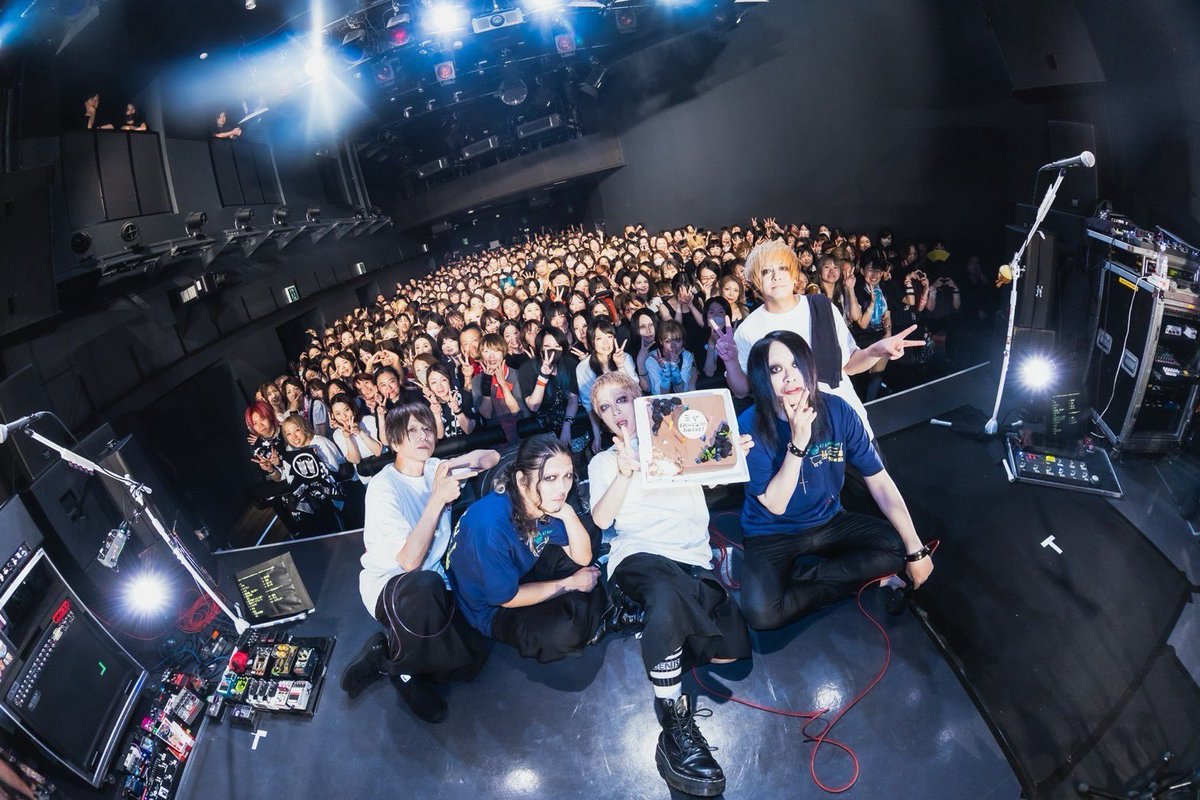 muccofficial's tweet photo. ミヤ BIRTHDAY LIVE 2026 美 -Utsu-  ＠ BLAZE Gotanda 
誕生日後夜祭🔥
久しぶりの楽曲も披露し、昨日の「躁 -Sou-」とは全く違う世界をお届けしました✨
お集まりいただきありがとうございました！

ミヤBIRTHDAYLIVE2026にて2日間ミヤが着用していたラップパンツは、ミヤProducedグッズとなります。 
※受注生産商品
※明日からの通販でも受注受付を行いますので、ぜひご利用ください！
ミヤ Nu Metal スカート パンツ【ラップパンツ】
🔗https://t.co/ltSxw6qzEm

Photo by 冨田味我(@shirivasta_miwa ) 

▼NEXT
メリー 25th Anniversary LIVE -Many Merry Days-
『大佑祭り!!』
7月30日(木) Zepp Haneda 
🔗https://t.co/n6Z53Qk340
TICKETS SOLD OUT!!

#MUCC #ミヤBIRTHDAYLIVE2026