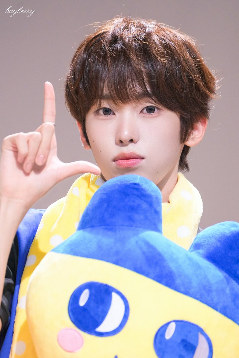 iaberry1Myhrt's tweet photo. 260726 💙💛

#idntt #아이덴티티 
#양경호 #yanggyungho https://t.co/PwcpLoEoT1