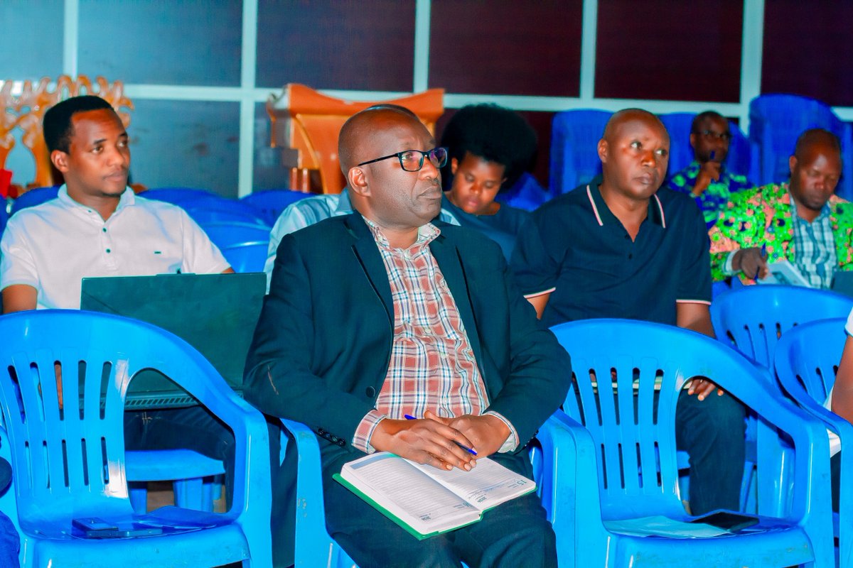 PButanyerera's tweet photo. 3/4 Les participants ont convenu d'élaborer rapidement des mesures concrètes pour améliorer la collecte des recettes sur tout le territoire provincial. Une réunion technique précisera les modalités de mise en œuvre, notamment dans les communes sans représentation de l'@OBR_BI . https://t.co/ggI04VJBEi