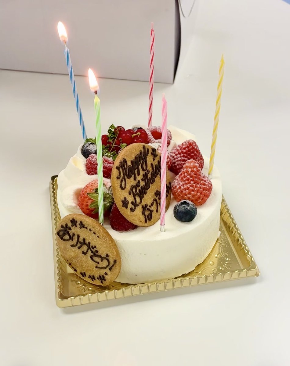 na2_k_3's tweet photo. 仕事も忙しい中、今日事務所にて改めて部下たちが準備してお祝いしてくれた🎂🫶ありがとう！(*.ˬ.)"
15時のおやつに会社でケーキは疲れ吹っ飛ぶ🍰
後輩ちゃん達これからもよろしくー！

明日からは在宅ワーク👩‍💻 https://t.co/eWvbXLiHnz