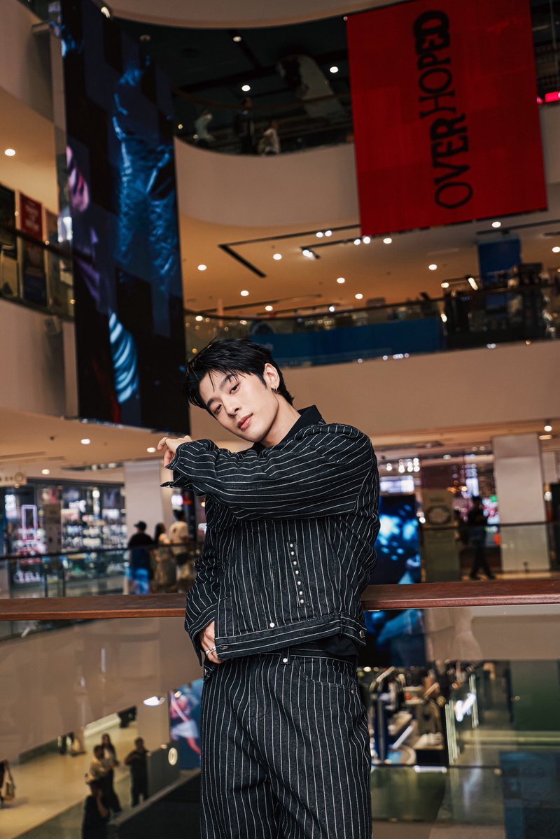 centralwOrld's tweet photo. #SVRN at centralwOrld ✨🔥

🎧 สามารถมาฟังและชม MV OVERHOPED ได้ที่
📌centralwOrld Digital Void Screen
📌centralwOrld LED Main Entrance
📌centralwOrld LED Car Park
ตั้งแต่ วันนี้ - 2 ส.ค. 69  

#CTWMusicNewRelease
#CTWMusicCommunity
#centralwOrld  
#OVERHOPED
#SVRN https://t.co/NGzD0KPFzs