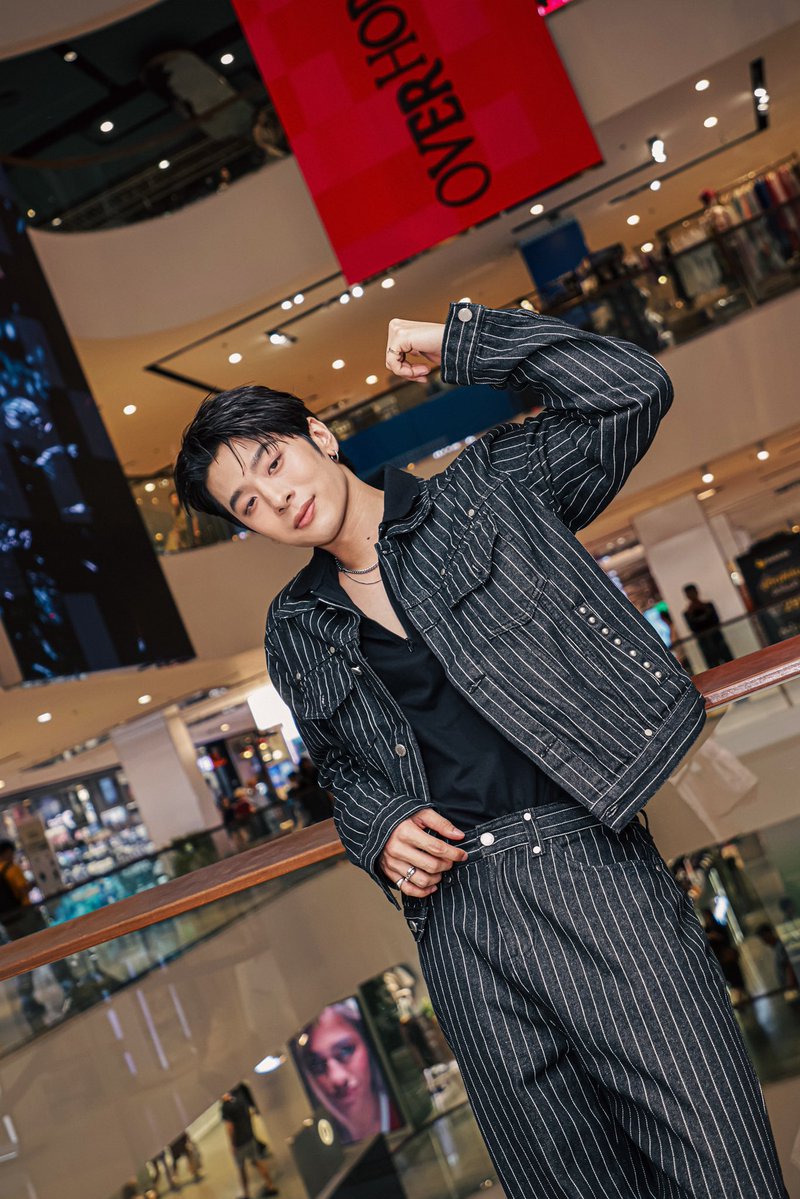 centralwOrld's tweet photo. #SVRN at centralwOrld ✨🔥

🎧 สามารถมาฟังและชม MV OVERHOPED ได้ที่
📌centralwOrld Digital Void Screen
📌centralwOrld LED Main Entrance
📌centralwOrld LED Car Park
ตั้งแต่ วันนี้ - 2 ส.ค. 69  

#CTWMusicNewRelease
#CTWMusicCommunity
#centralwOrld  
#OVERHOPED
#SVRN https://t.co/NGzD0KPFzs