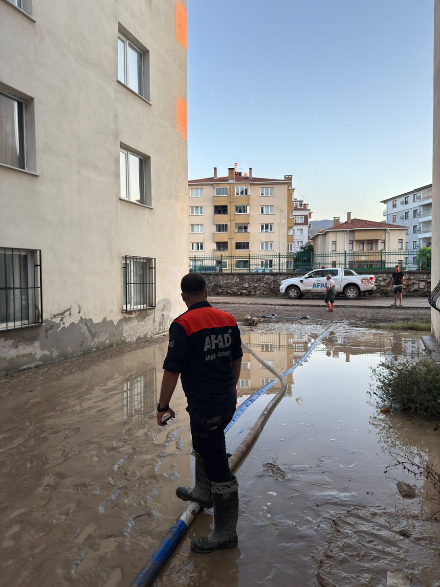 AFAD_Bartin's tweet photo. 📍Kastamonu / Cide
Kastamonu'nun Cide ilçesinde 26 Temmuz 2026 tarihinde meydana gelen sel ve su baskınlarının ardından Bartın AFAD Arama ve Kurtarma Ekibimiz afet bölgesinde görevlendirilmiştir.

@AFADBaskanlik 
@tcbartinvalilik https://t.co/w40SHX8fGq