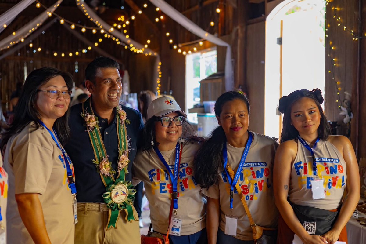 SenatorCooney's tweet photo. Rochester showed up for its first-ever Filipino Festival! Proud to see hundreds come out to celebrate Filipino food, music, activities, and community. #AAPIProud https://t.co/AkEtexovlR