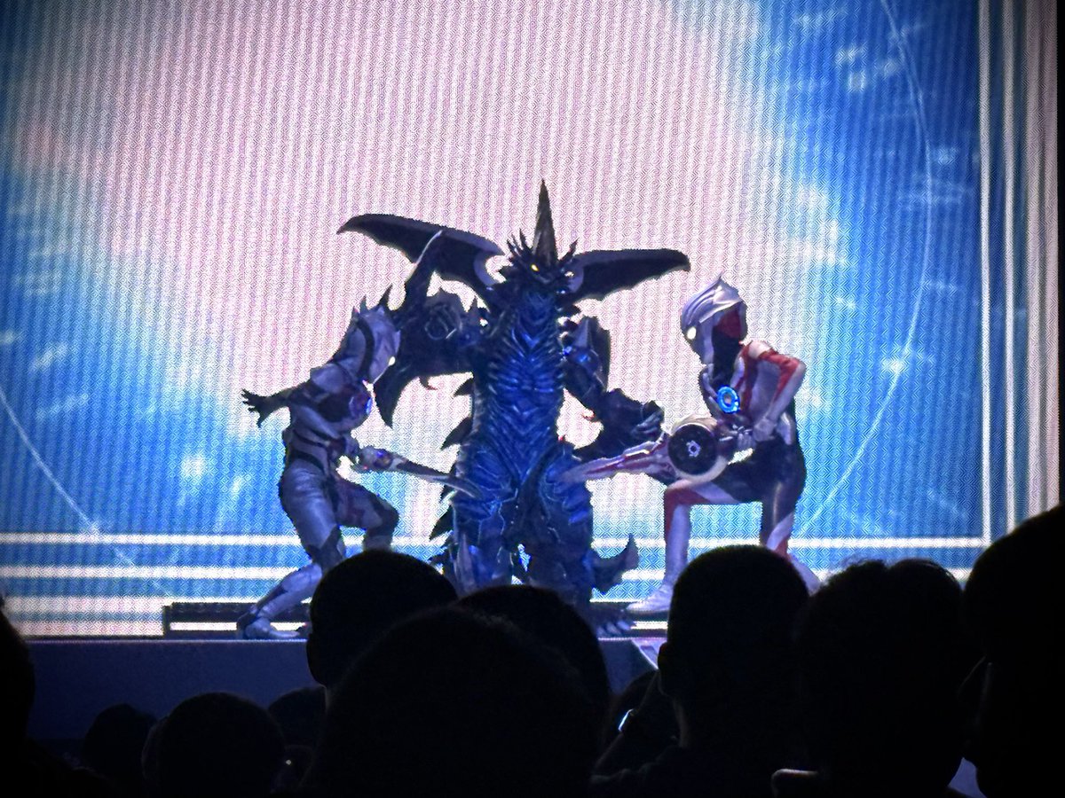TaguchiKiyotaka's tweet photo. 今年のウルサマのライブステージは、そうそうウルフェスのステージはこれよ！って楽しい気持ちになって、久々に目がうるみました。是非行って見てください。
っても、そうはいかない皆さんへのお裾分けに、ミニチュア撮ってきましたよ。
#ウルトラヒーローズEXPO https://t.co/zVkPXoBnUF