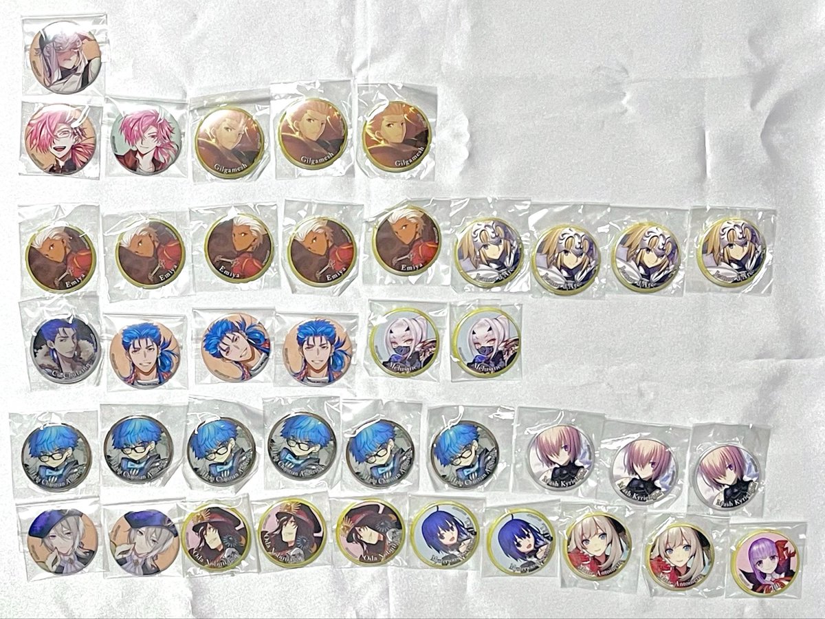aomst1229's tweet photo. 【交換/譲渡】FGO 霊基召喚缶バッジ
譲)画像1
求)画像2最上段>他画像2>画像3の⭐️、11周年モルガン>画像3>画像4
缶バッジ、ポートレイト
または定価
譲渡は下2段のみ。
画像2は複数、画像3〜4は各1求めています。
8/1Fes手渡しのみ。8/1購入予定の方は仮約束可能です。
→ https://t.co/bl3HLtDkag