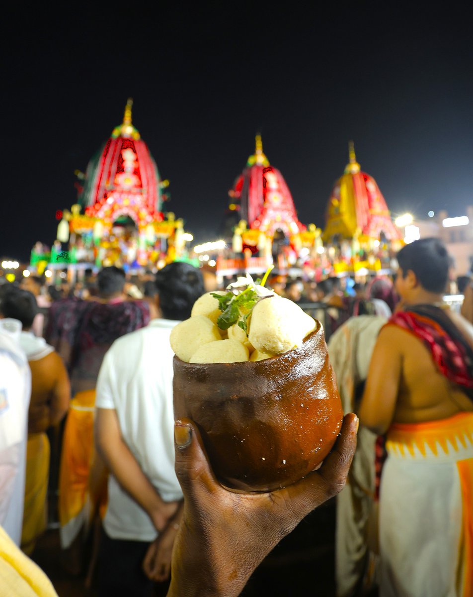 JagannathaDhaam's tweet photo. ଶ୍ରୀଜଗନ୍ନାଥ ସଂସ୍କୃତି ଏବଂ ମହାପ୍ରଭୁଙ୍କ ନୀଳାଦ୍ରି ବିଜେ ସହ ଜଡ଼ିତ ଏକ ଅନନ୍ୟ ପରମ୍ପରା ଓ ଏକ ସୁମଧୁର ଆବେଗ - ରସଗୋଲା ।

#Niladribije #Rathayatra2026 #JaiJagannatha #RathaJatra2026 #RathaYatra #ShreeJagannathaDhaam #Puri https://t.co/TGENZosc49