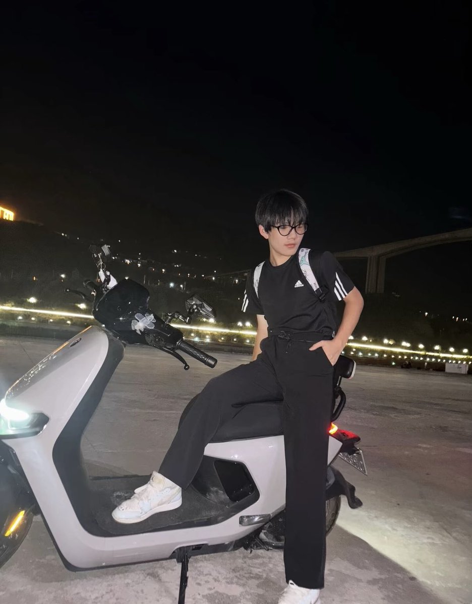 Petergwhe's tweet photo. #喜熊 #猴 #top #腹肌 #熊猴 #双鱼 https://t.co/zNkaG1qFwH