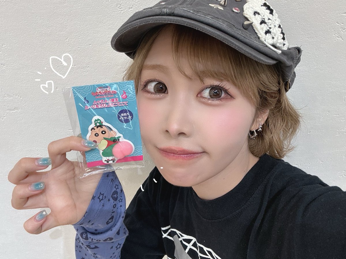 luna_fz0703's tweet photo. 今年の「＃映画クレヨンしんちゃん』は入場者
プレゼントがついてきます★
「天狗しんちゃんプニプニおしりだまシール」
全国合計 50万個、7/31～配布開始だよ☺️
（劇場により数に限りがございます）

プニプニでついつい触りたくなるシールをぜひ劇場でゲットしてねぴ🌟⋆��
詳細は映画公式HPをちぇっく！