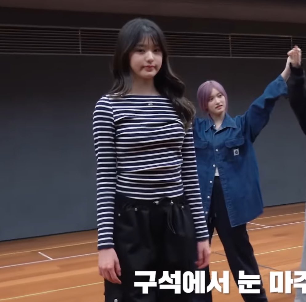 formgangi's tweet photo. 173cm초미녀기본자세가얼딩이인거원영이밖에없을듯 https://t.co/2WjjlUkbQL
