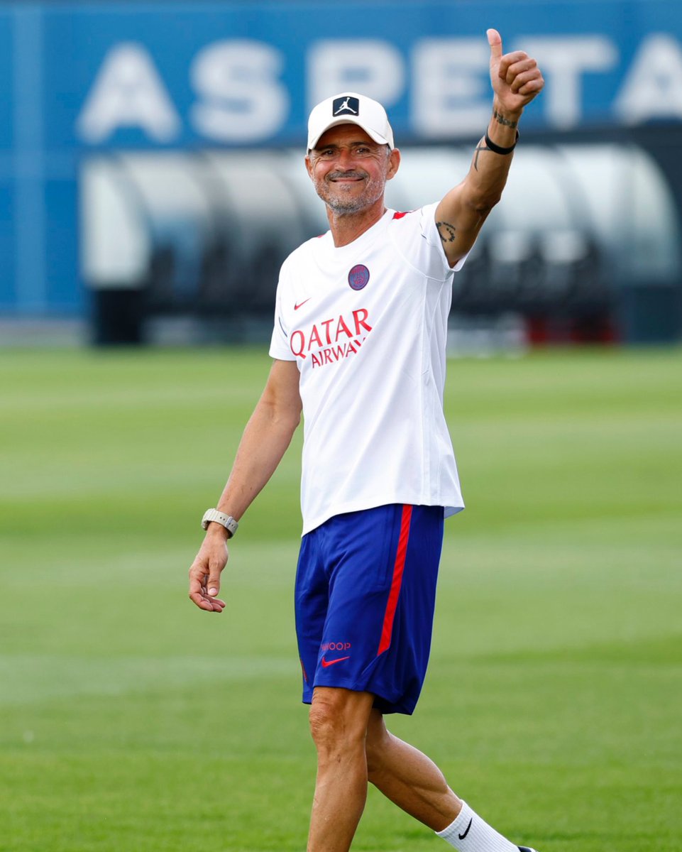 PSG_espanol's tweet photo. ¡Qué alegría verte de vuelta, Luis! 😍👍 https://t.co/qd0P7RiSxy