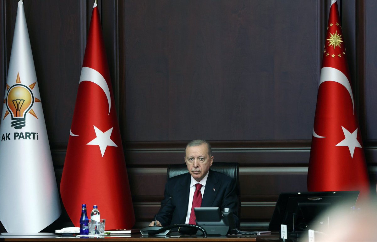 acarfaruka's tweet photo. 📍AK Parti Genel Merkezi

Genel Başkanımız ve Cumhurbaşkanımız Sayın @RTErdogan’ın başkanlığında MYK toplantımızı gerçekleştirdik.

Toplantımızda yürüttüğümüz çalışmaları, önümüzdeki döneme ilişkin hazırlıklarımızı ve bölgemizde yaşanan gelişmeleri kapsamlı şekilde istişare ettik. Toplantımızın hayırlara vesile olmasını diliyorum.