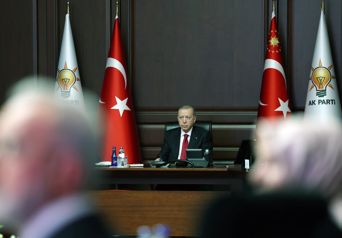 acarfaruka's tweet photo. 📍AK Parti Genel Merkezi

Genel Başkanımız ve Cumhurbaşkanımız Sayın @RTErdogan’ın başkanlığında MYK toplantımızı gerçekleştirdik.

Toplantımızda yürüttüğümüz çalışmaları, önümüzdeki döneme ilişkin hazırlıklarımızı ve bölgemizde yaşanan gelişmeleri kapsamlı şekilde istişare ettik. Toplantımızın hayırlara vesile olmasını diliyorum.