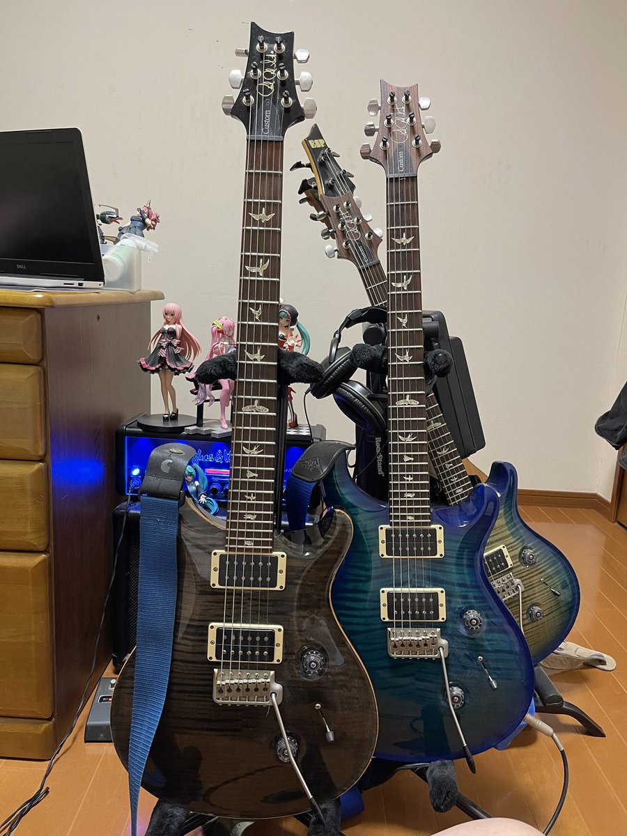 RuiPRS20220614's tweet photo. 週に何回とかたまにやってます、趣味だけど自分で作ったオリジナル曲で自分の音楽やったり大好きなイングヴェイマルムスティーンやったりしてのびのび楽しんでます🎸 https://t.co/XBNgCN0pdP