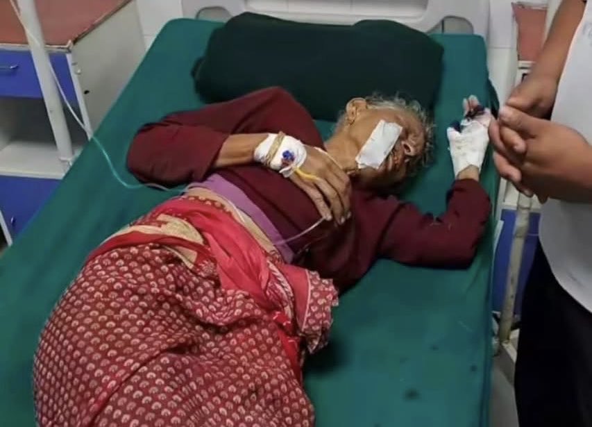 KumaonJagran's tweet photo. A 65-year-old woman was seriously injured after being attacked by a wild boar in Sumadi village of Rudraprayag district on Monday.

According to reports, Kamla Devi, a resident of Sumadi, had gone out to collect fodder when a wild boar suddenly attacked her. The force of the attack threw her onto the road, leaving her with serious injuries.

Hearing her cries for help, passing motorcyclists rushed to the spot, drove the animal away and shifted her to the local hospital. However, due to the absence of a surgeon and the unavailability of essential medicines at the district hospital, she was given primary treatment and referred to Srinagar Medical College, where she is currently undergoing treatment.