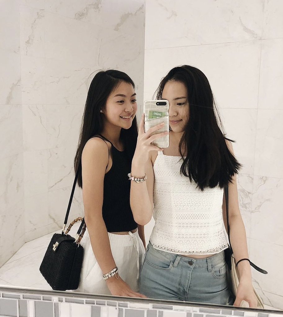 dsyllyn's tweet photo. Sometimes I wonder what Tongta thinks about her best friend kissing her childhood friend (family friend)🤭 https://t.co/AJfvSwYRMq