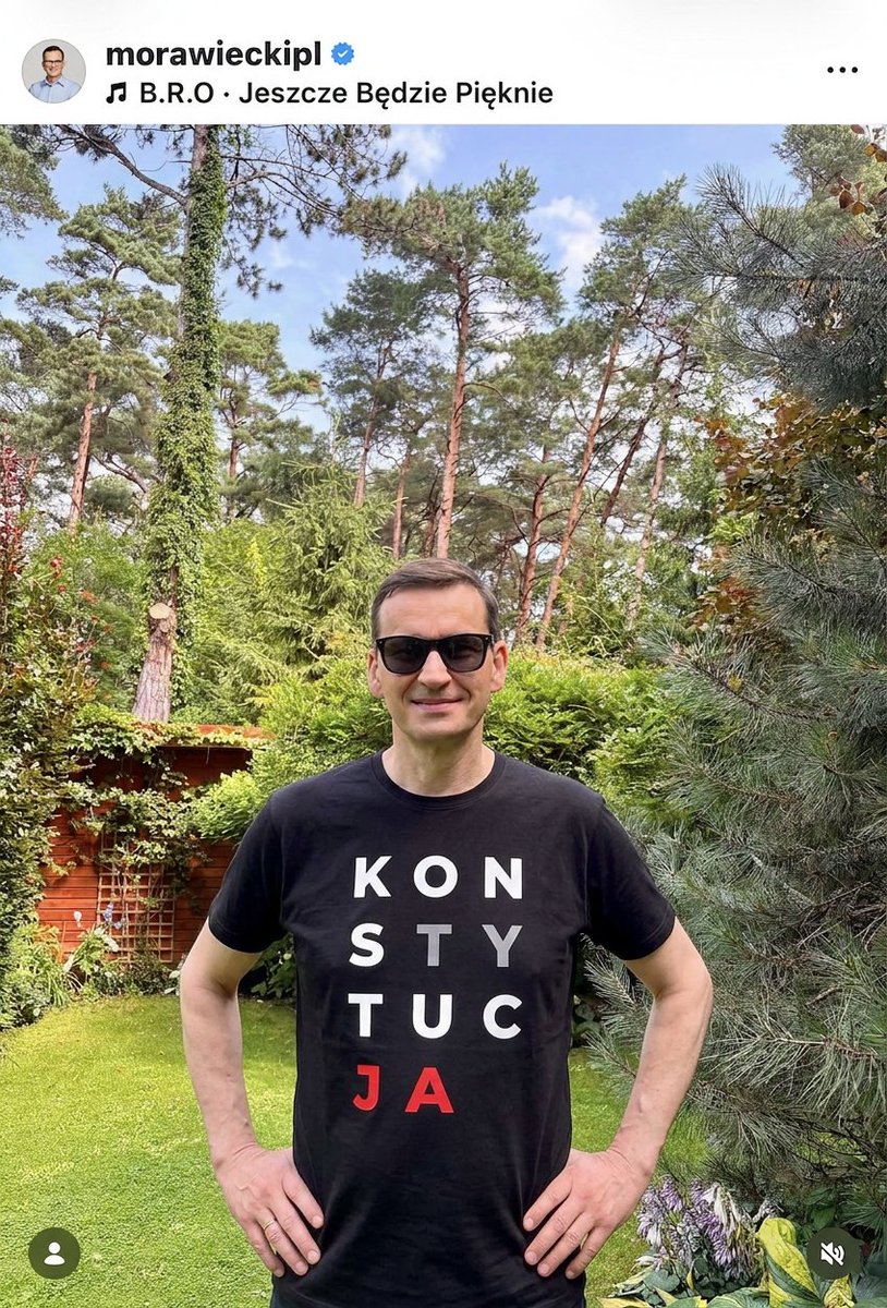 Bart_Wielinski's tweet photo. Niewykluczone, że pod koniec lata Morawiecki założy taką koszulkę 

#Satyra, #Parodia #Beztrybu https://t.co/191UDTJIPz